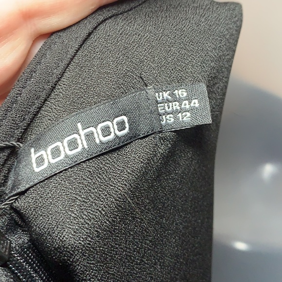 12 ELIZA Woven Strappy Open Shoulder Blouse BooHoo Plus - Picture 6 of 12